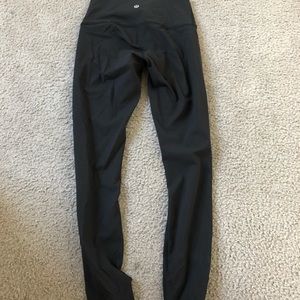 Wunder under Lululemon leggings